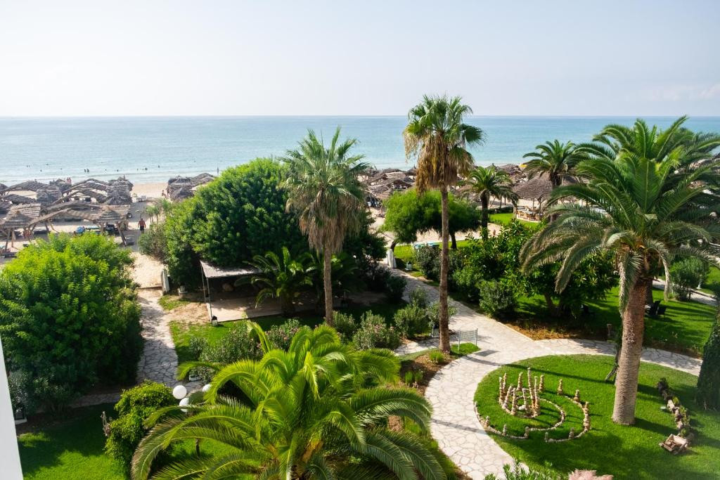 THE ORANGERS BEACH RESORT & BUNGALOWS фото 8