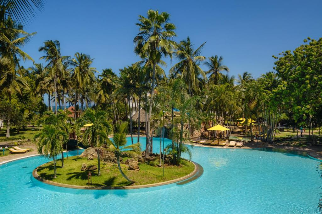 SAROVA WHITESANDS BEACH RESORT & SPA фото 2
