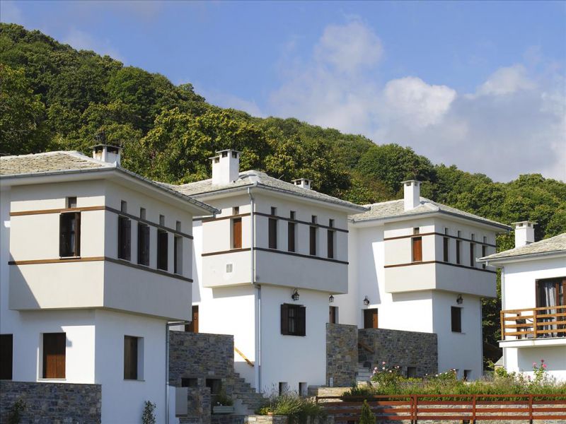 12 MONTHS LUXURY RESORT