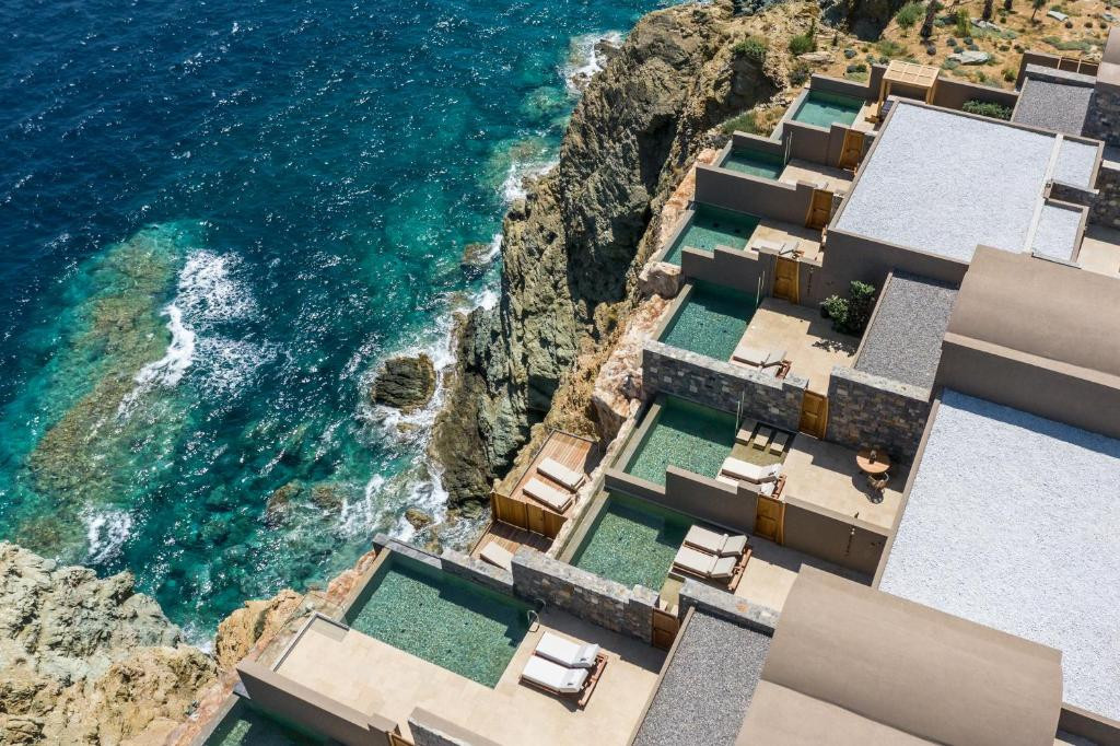ACRO SUITES A WELLBEING RESORT