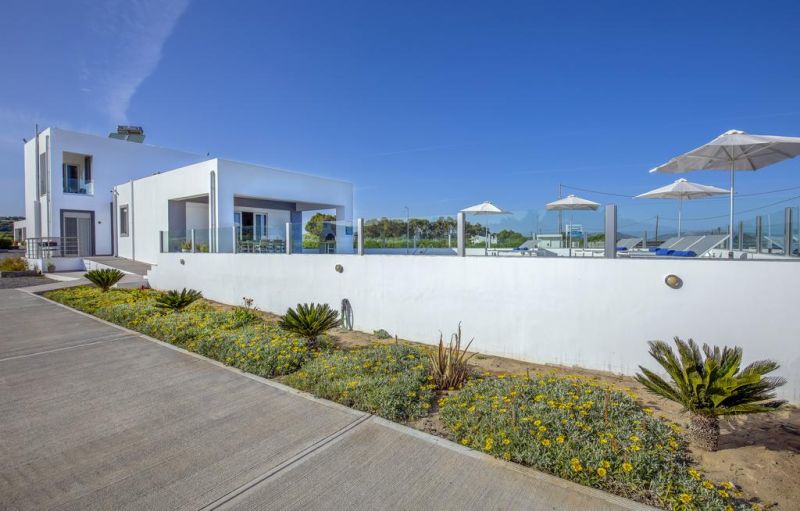 AEGEAN HORIZON BEACHFRONT VILLAS