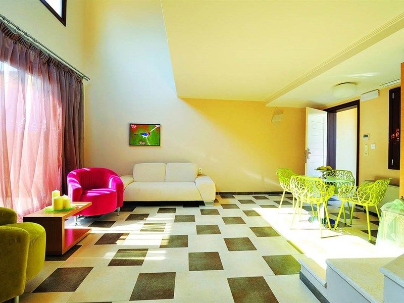 ALEXANDRA GOLDEN BOUTIQUE фото 2