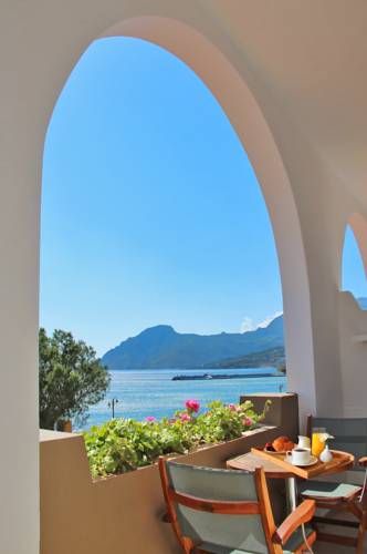 ALIANTHOS BEACH HOTEL