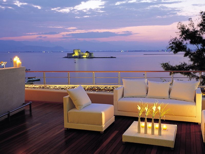AMPHITRYON HOTEL