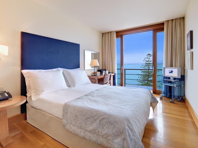 AMPHITRYON HOTEL фото 2