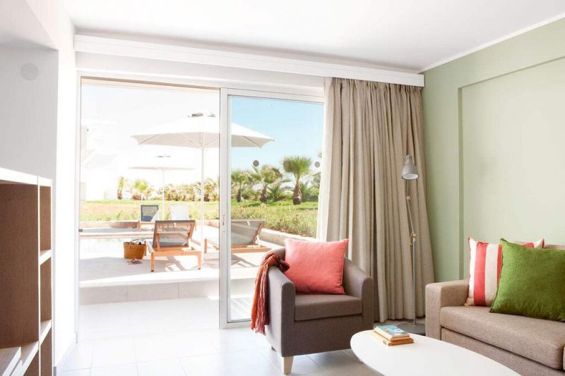 SUNPRIME PLATANIAS BEACH SUITES & SPA фото 4