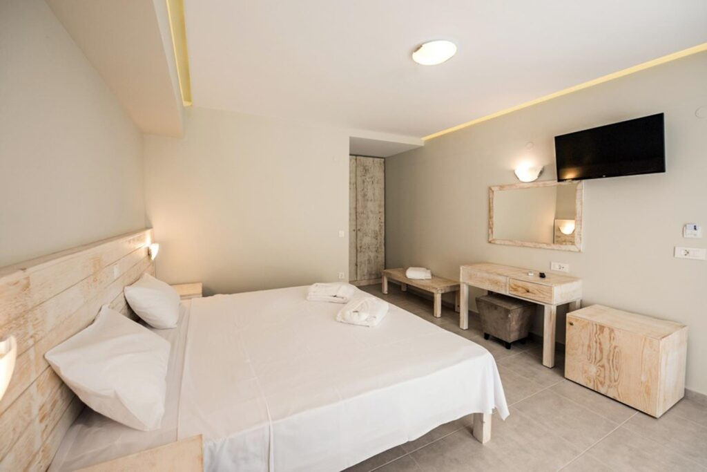 ARTEMIS HOTEL APARTMENTS фото 8