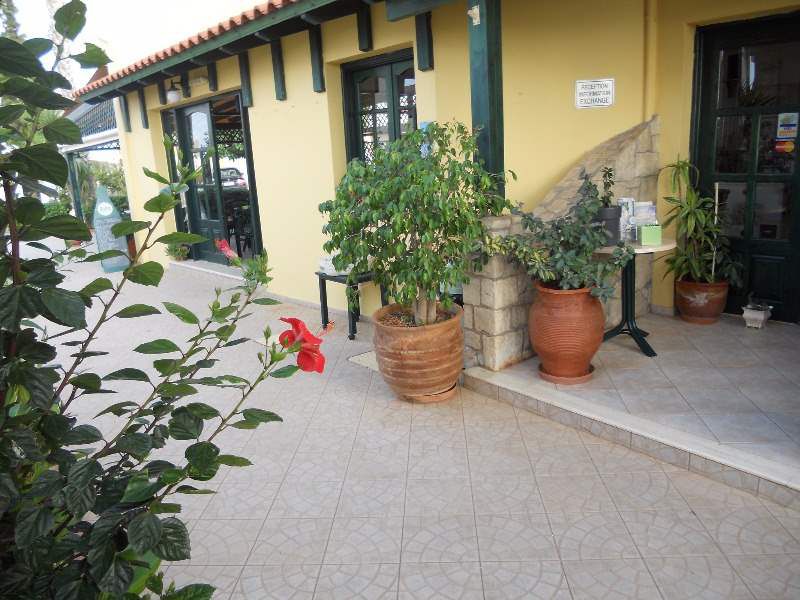 ASPRI PETRA APARTMENTS