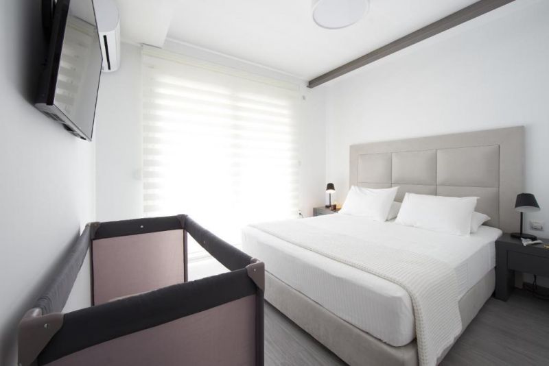 ATHENIAN RESIDENCES POOL & LUXURY SUITES фото 6