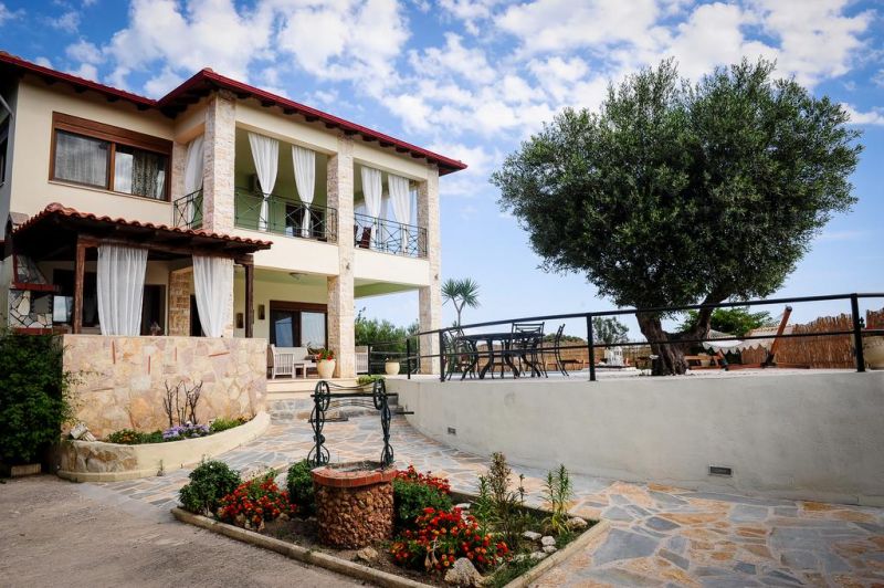 AZALEA VILLA HANIOTI