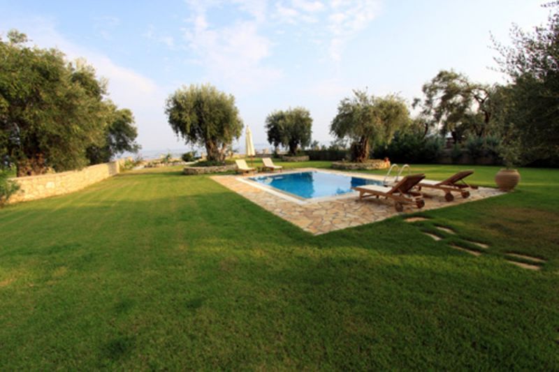 BEACHFRONT BARBATI VILLA III фото 6