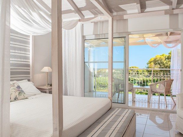 BELVEDERE GERAKAS LUXURY SUITES фото 4