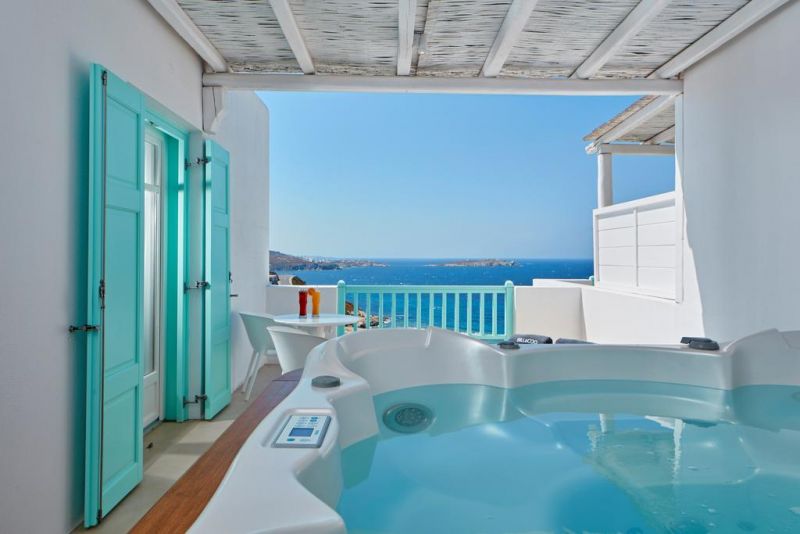 BILL & COO SUITES AND LOUNGE