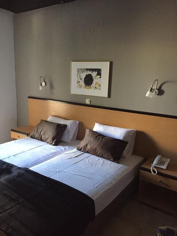 BLACK ROSE HOTEL & SUITES фото 4
