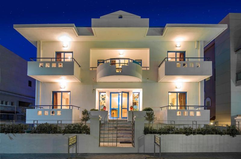 BLUE ROSES STUDIOS & APARTMENT