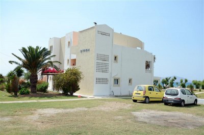BYRON STUDIOS & APARTMENTS