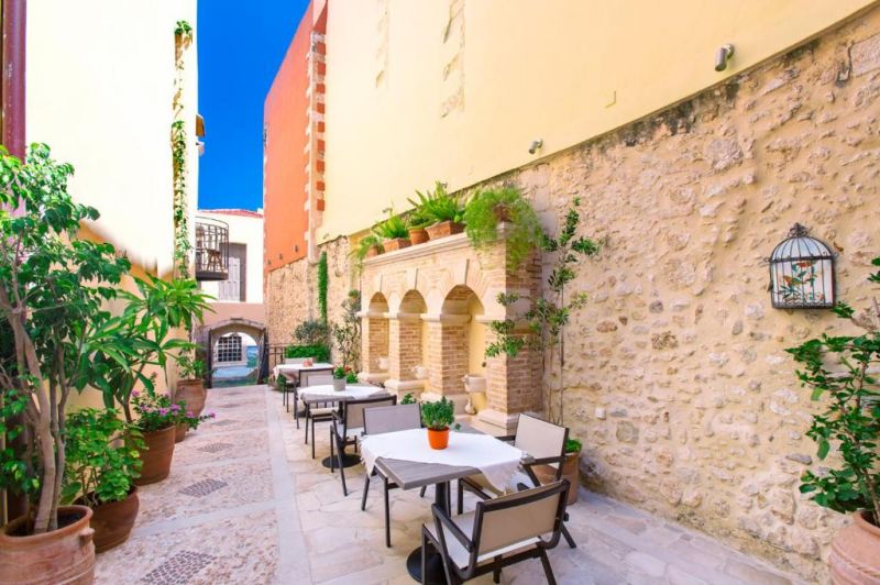 CASA MOAZZO SUITES & APARTMENTS