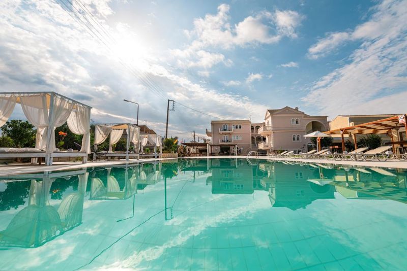 EKATI MARE BOUTIQUE HOTEL & SUITES фото 2