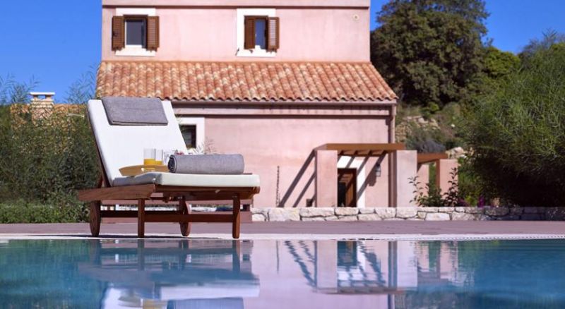 ELIATHOS RESIDENCE HOUSES