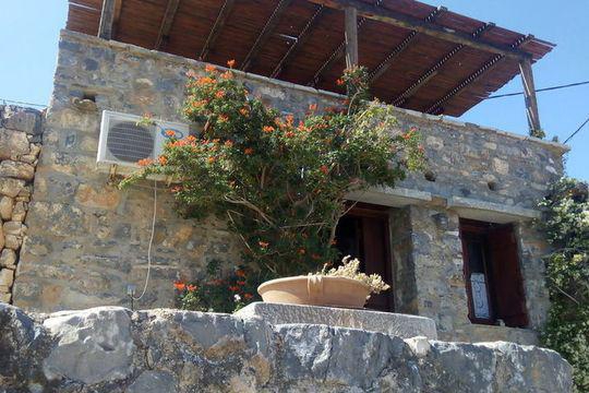ELOUNDA TRADITIONAL ART SUITES