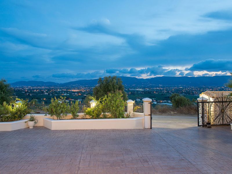 FRIDO LUXURY VILLA фото 3