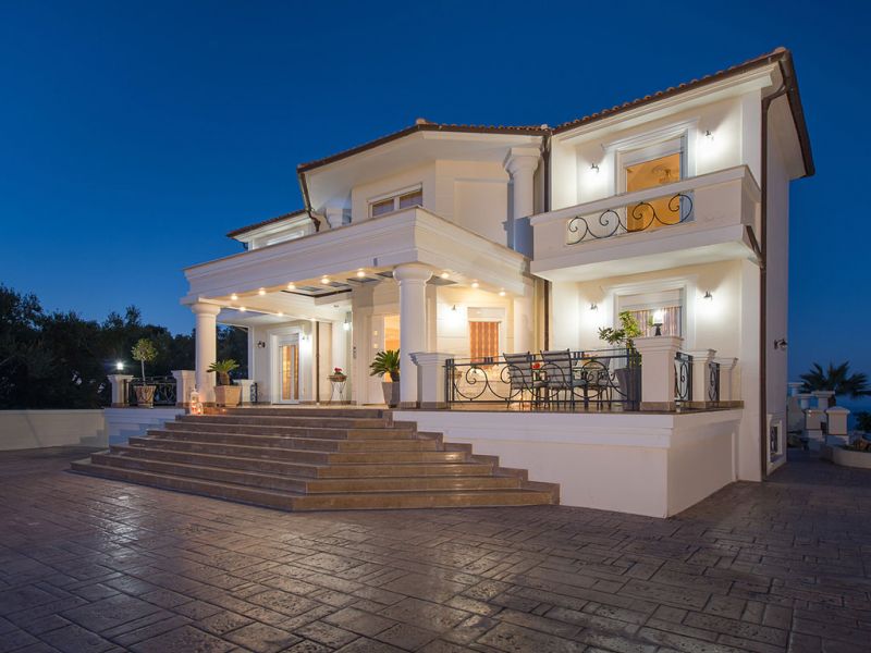 FRIDO LUXURY VILLA