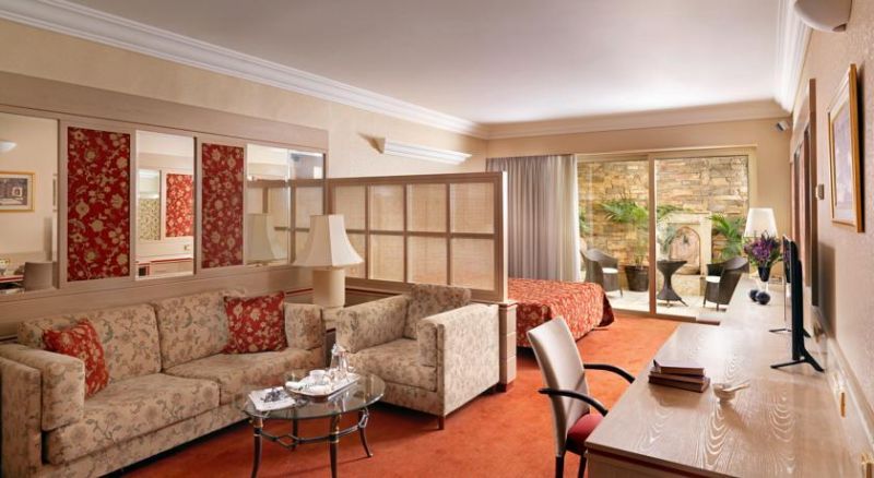 HOLIDAY SUITES фото 3