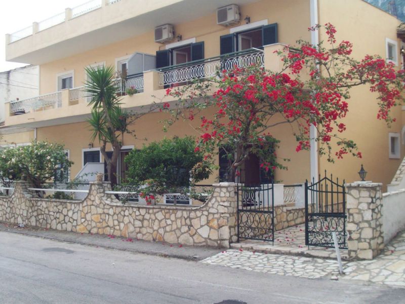 IRINI APARTMENTS BENITSES
