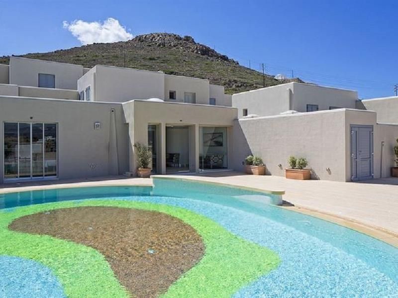 KOUROS ART HOTEL