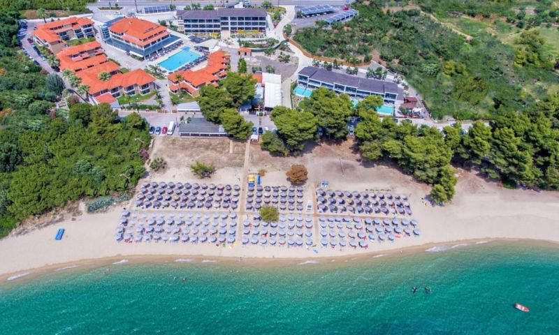 LAGOMANDRA BEACH & SUITES фото 2