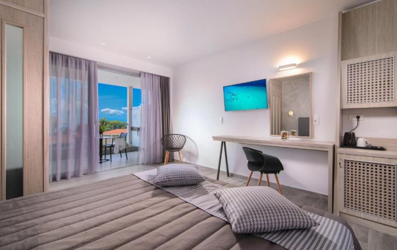 LAGOMANDRA BEACH & SUITES фото 6