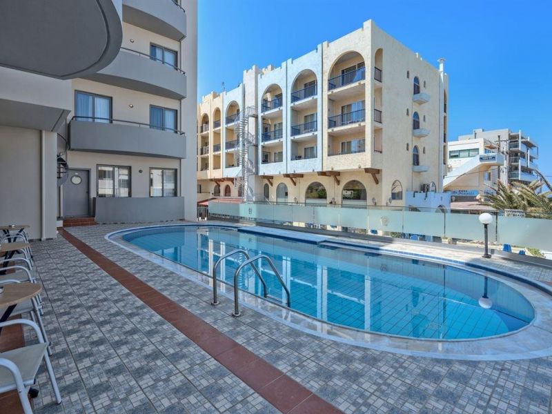 LEFKONIKO BEACH ICARUS SUITES
