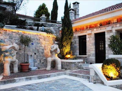 LEVENTIS ART SUITES
