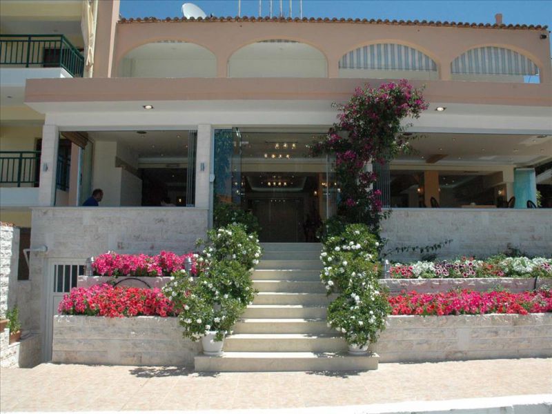 XENIOS LOUTRA BEACH