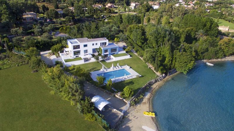 LUXURY BEACH VILLA