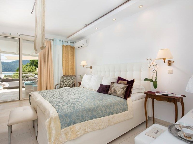 MARE MONTE BOUTIQUE фото 6