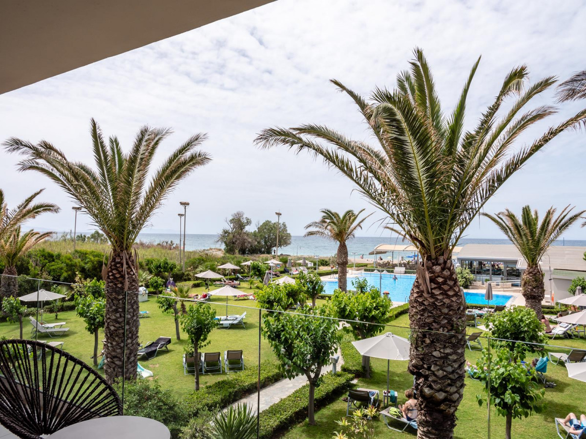 MARINOS BEACH HOTEL