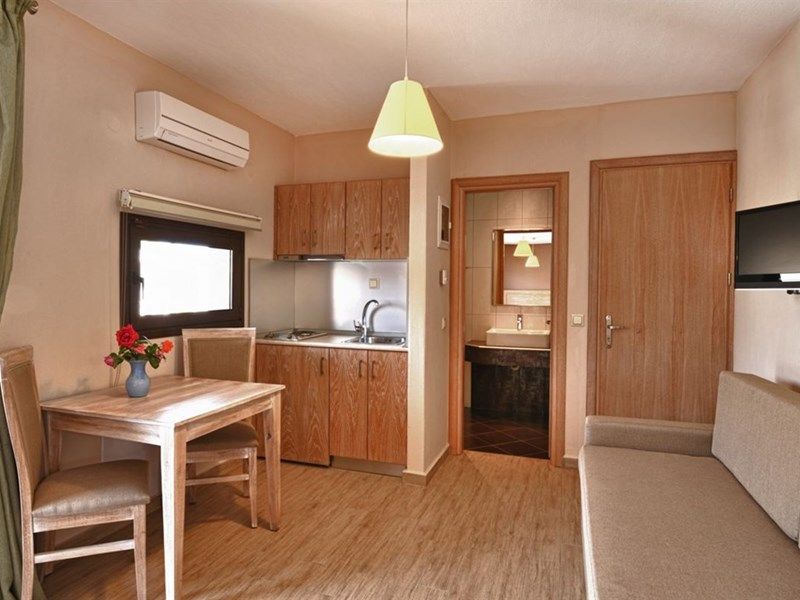 MARYS RESIDENCE SUITES APT фото 4