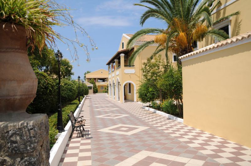 MATOULA APARTHOTEL