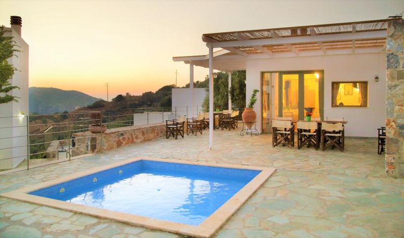 MOURTZANAKIS RESIDENCE