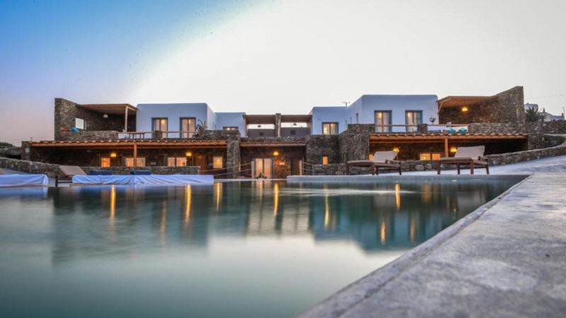 MYCONIAN CROWN SUITES