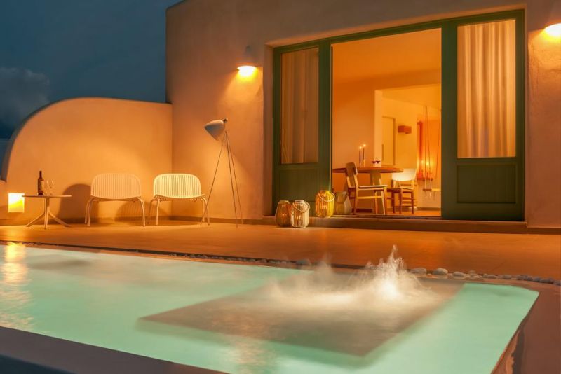 NEPTUNE LUXURY SPA SUITES