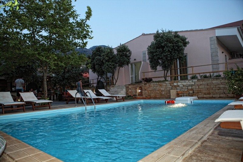 NIRIIDES BEACH HOTEL