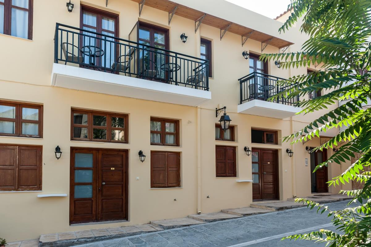 PALAZZO FORTEZZA STUDIOS & APARTMENTS