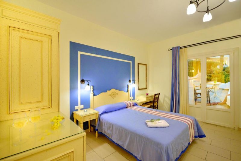 PELICAN TOWN HOTEL