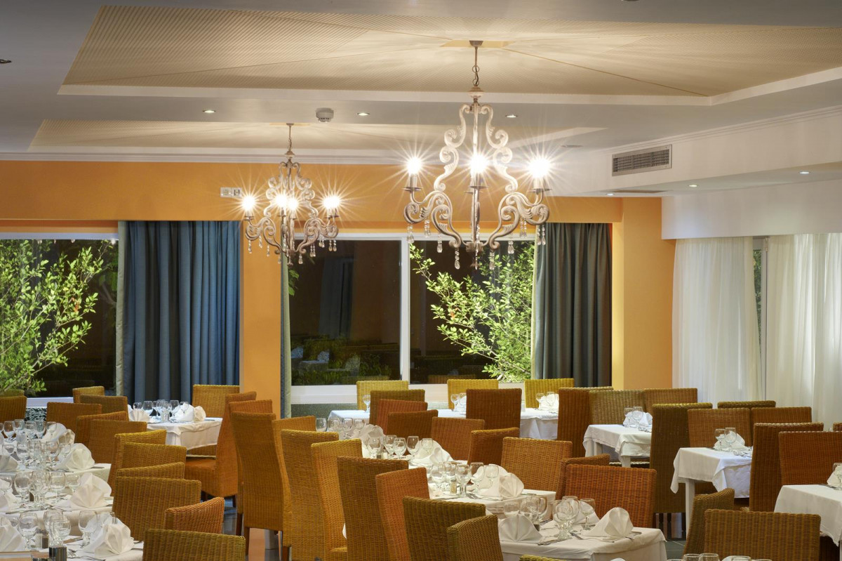 PORTES BEACH HOTEL фото 4