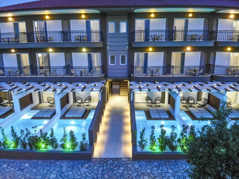 ROYAL HOTEL AND SUITES фото 2
