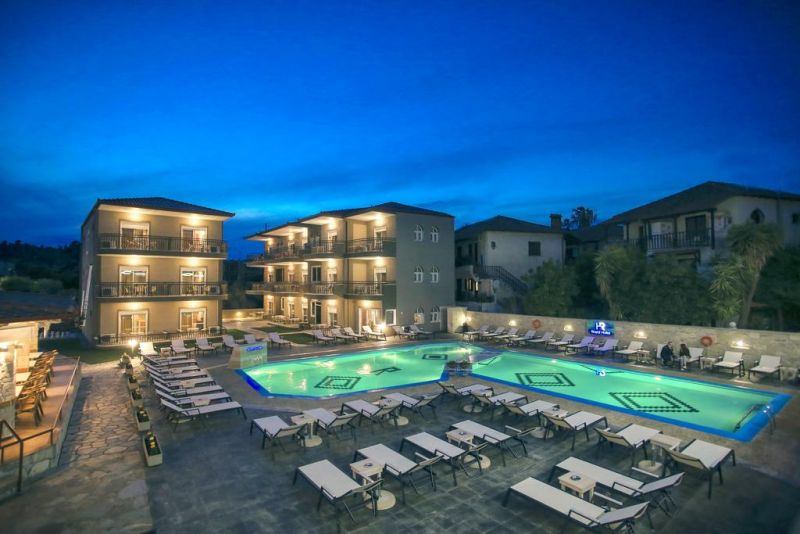 ROYAL HOTEL AND SUITES