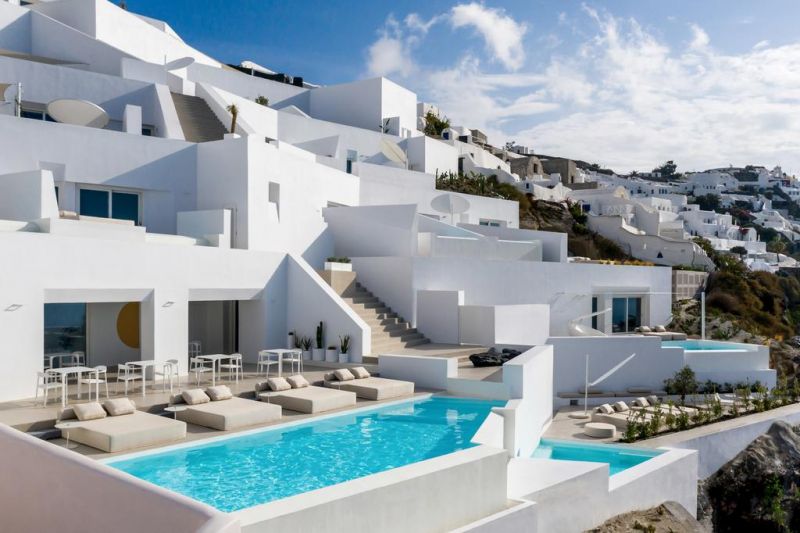 SAINT LEGENDARY SUITES & SPA