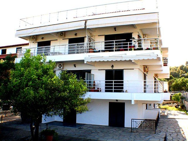 SALONIKIOU BEACH DELUXE APARTMENTS